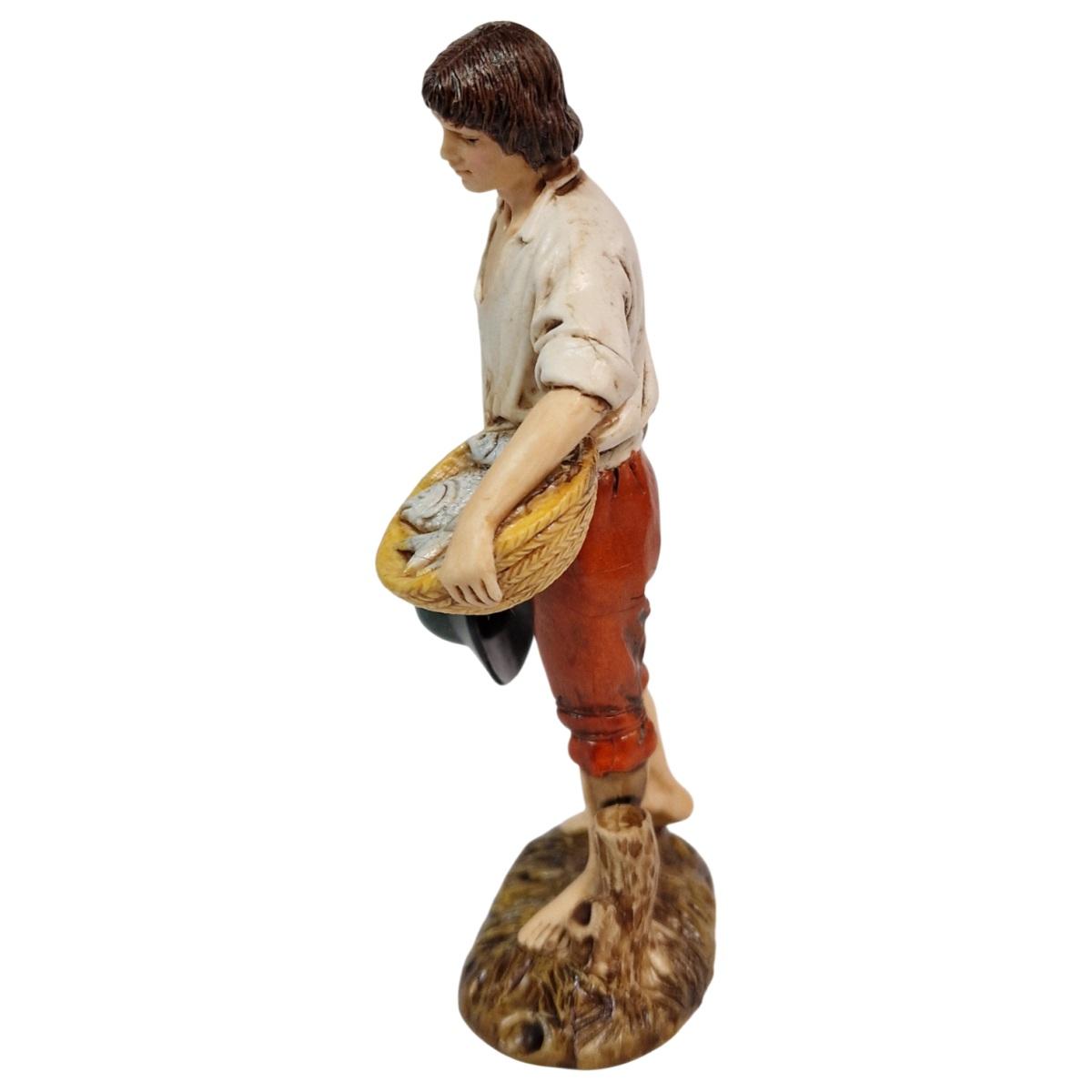 Statua cm.12 Pescatore con Cesta di Pesce | Moranduzzo