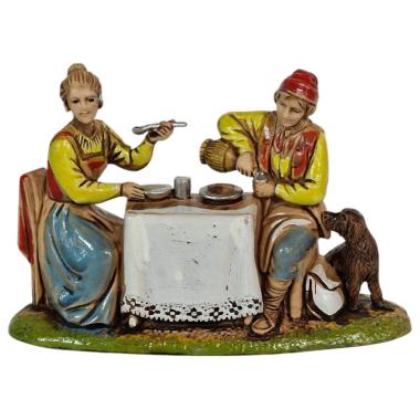 Statua presepe 6 cm osteria con uomo e donna al tavolo con il cane