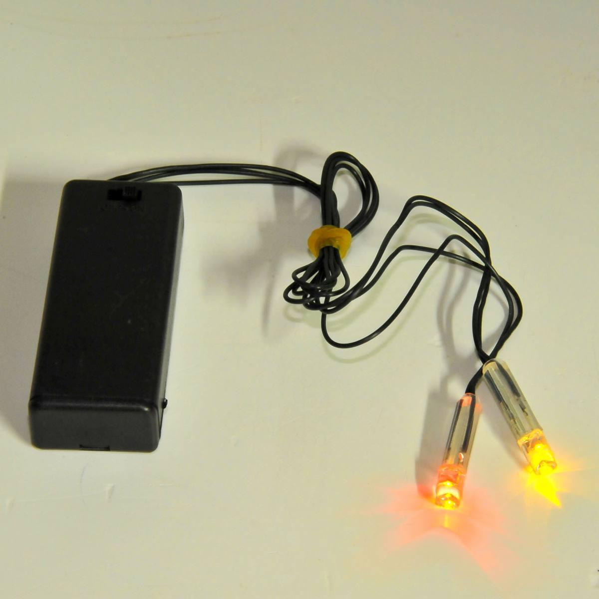 Luce 2 LED Lampeggianti Effetto Fuoco Rosso/Giallo a Batterie