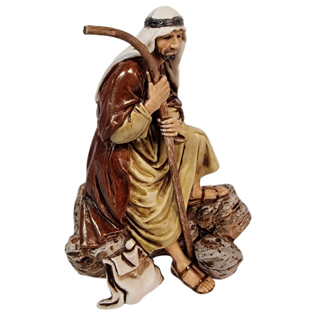 Statua cm.13 Guardiano Seduto su Pietra con Bastone | Moranduzzo