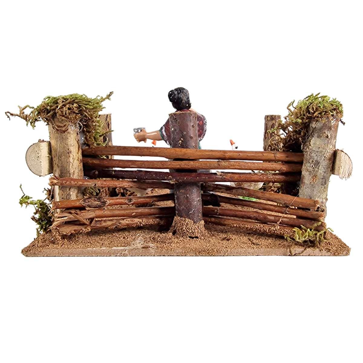 Statua cm.10 Donna nel Pollaio con Recinto cm.15x13x10 | Euromarchi