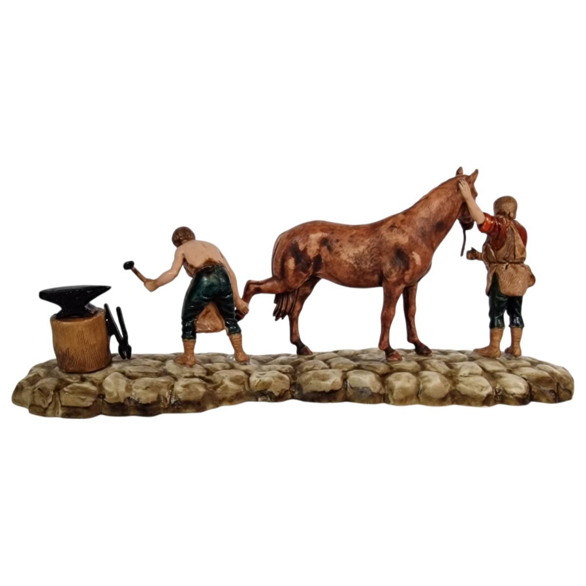 Statua presepe 6 cm stalliere e maniscalco che ferra il cavallo