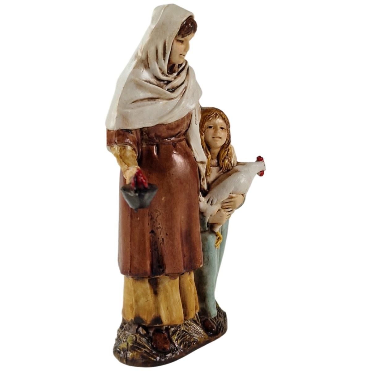 Statua presepe 10 cm donna incinta con bambina e gallina