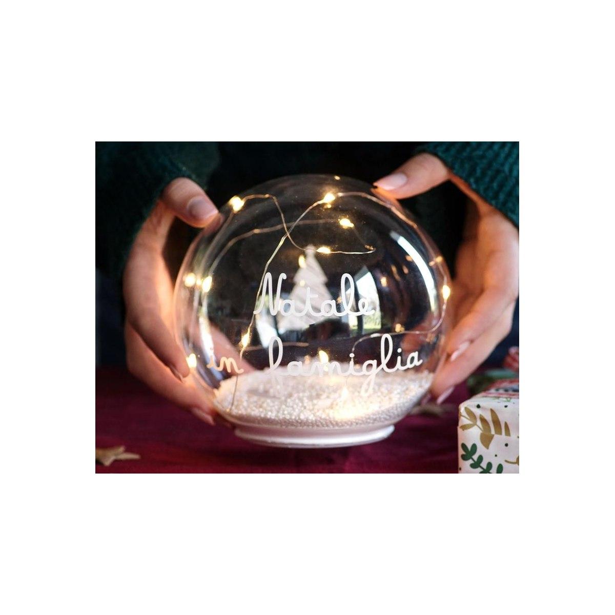 Pallina Natale Vetro Trasparente Scritta Natale in Famiglia con Led cm.15 |_070