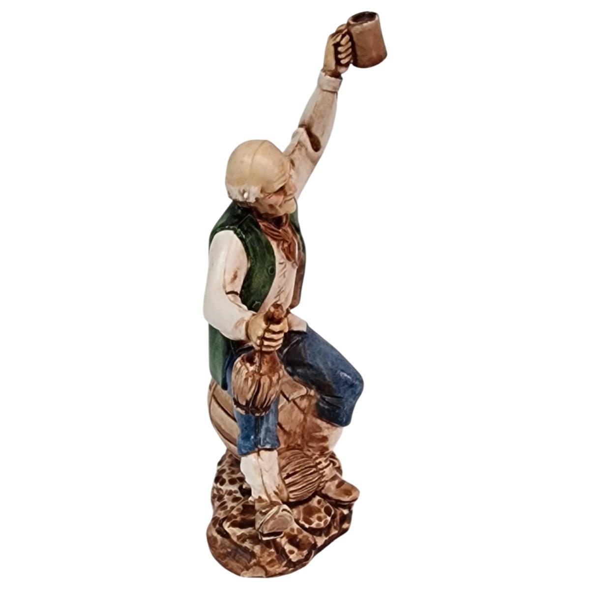 Statua presepe 10 cm bevitore con fiasco di vino e calice